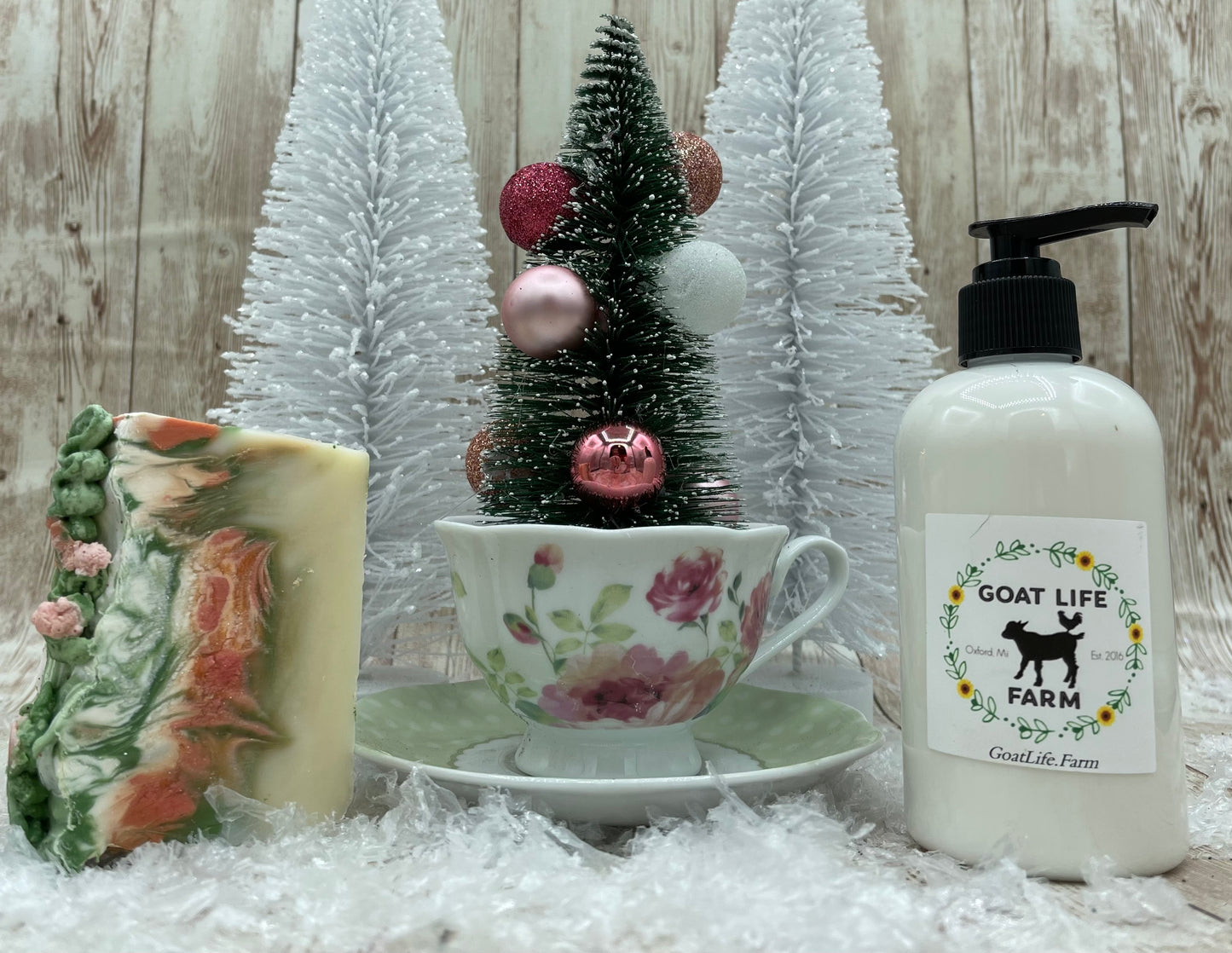 Vintage Christmas -Tea cup Christmas scene